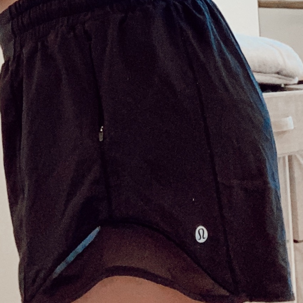 LULU LEMON BLACK SHORTS WITH ZIPPER